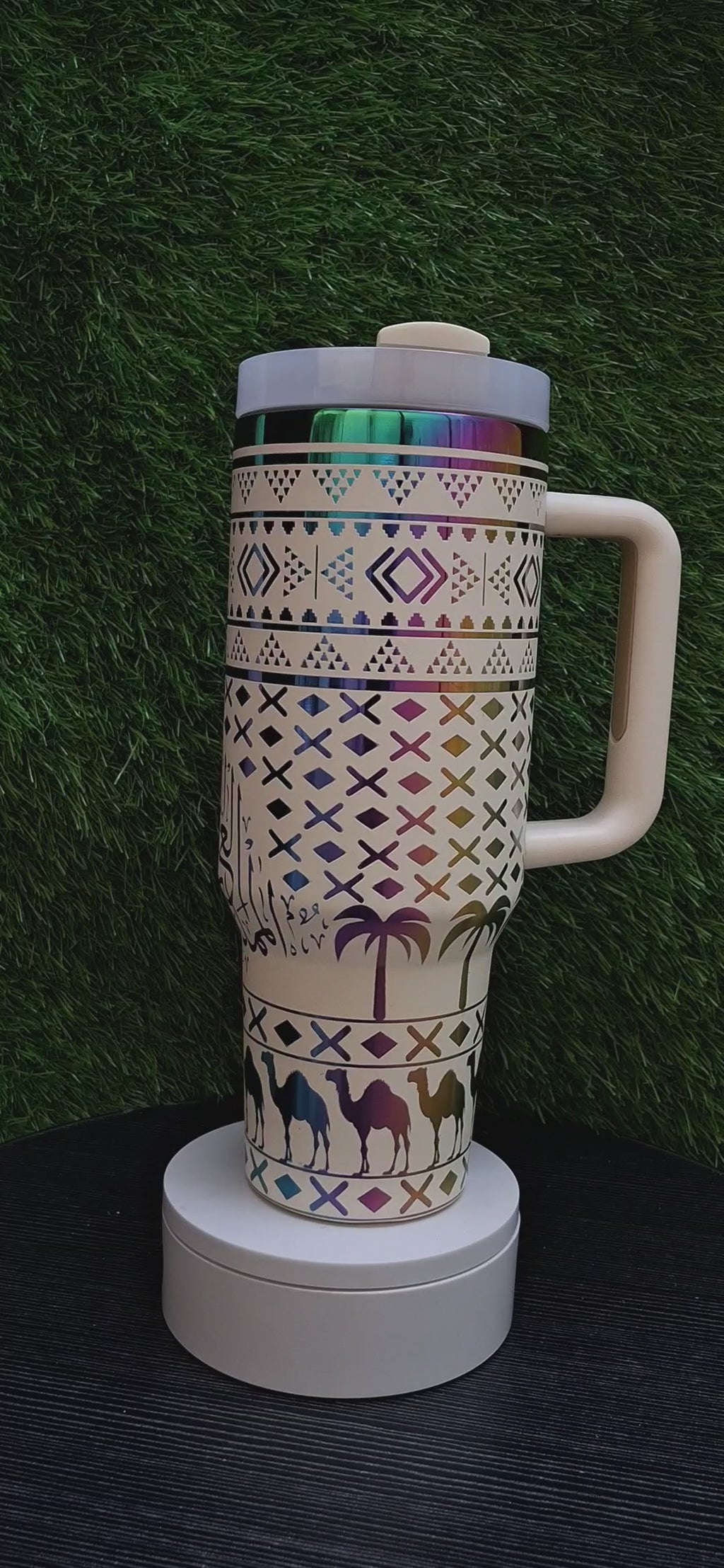مق السدو - كوب حراري من الستانلس ستيل منقوش بالليزر بسعة 40oz (1.18لتر) مع مقبض قابل للإزالة